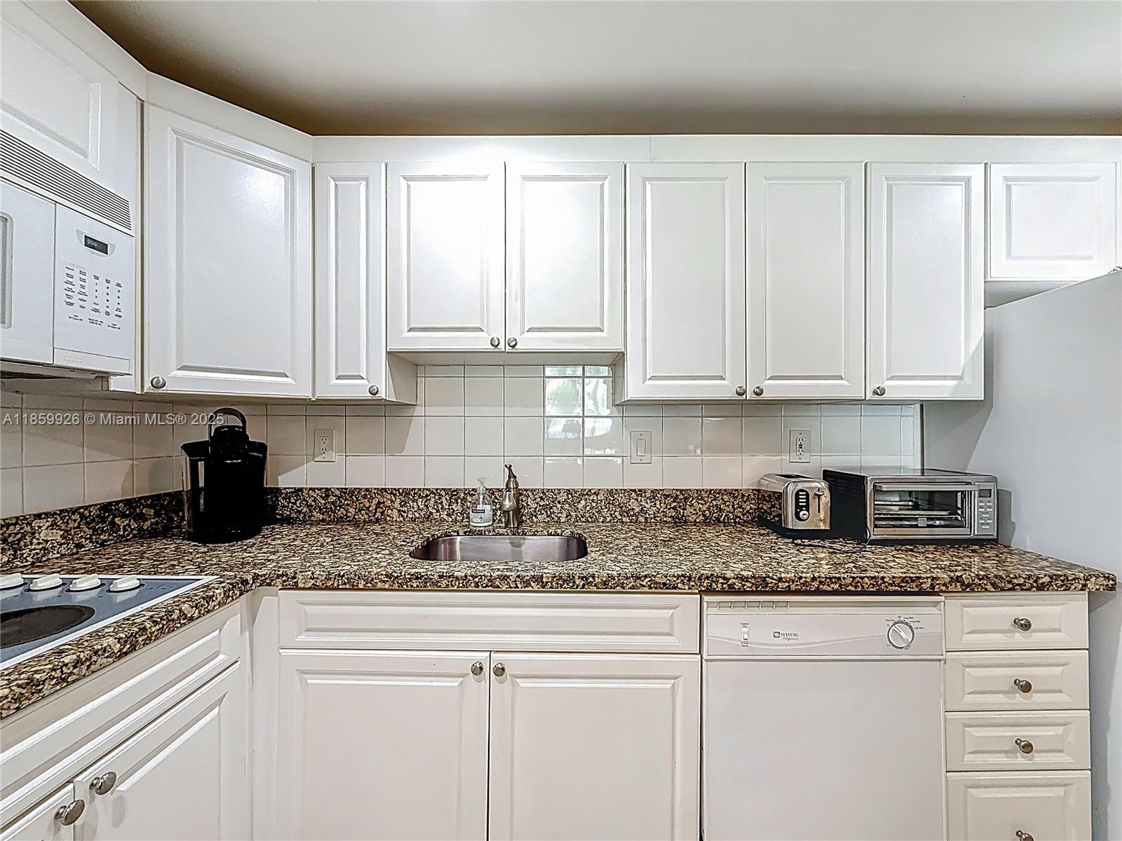 19380 Collins Ave 308 Property Photo 6