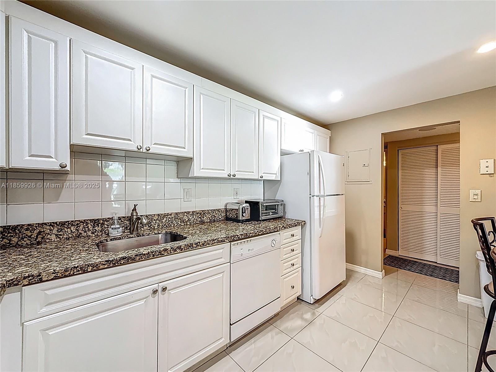 19380 Collins Ave 308 Property Photo 7
