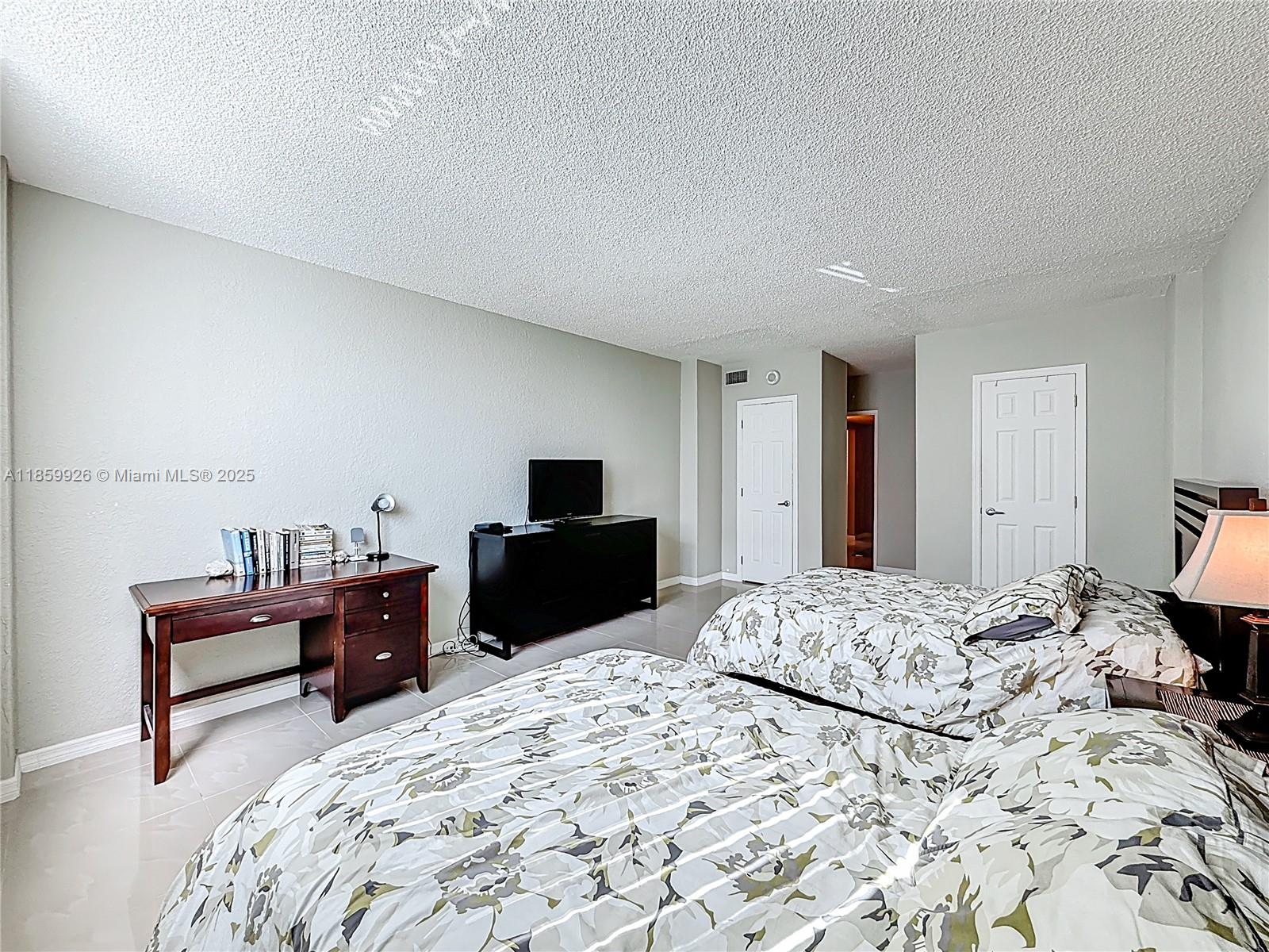 19380 Collins Ave 308 Property Photo 25