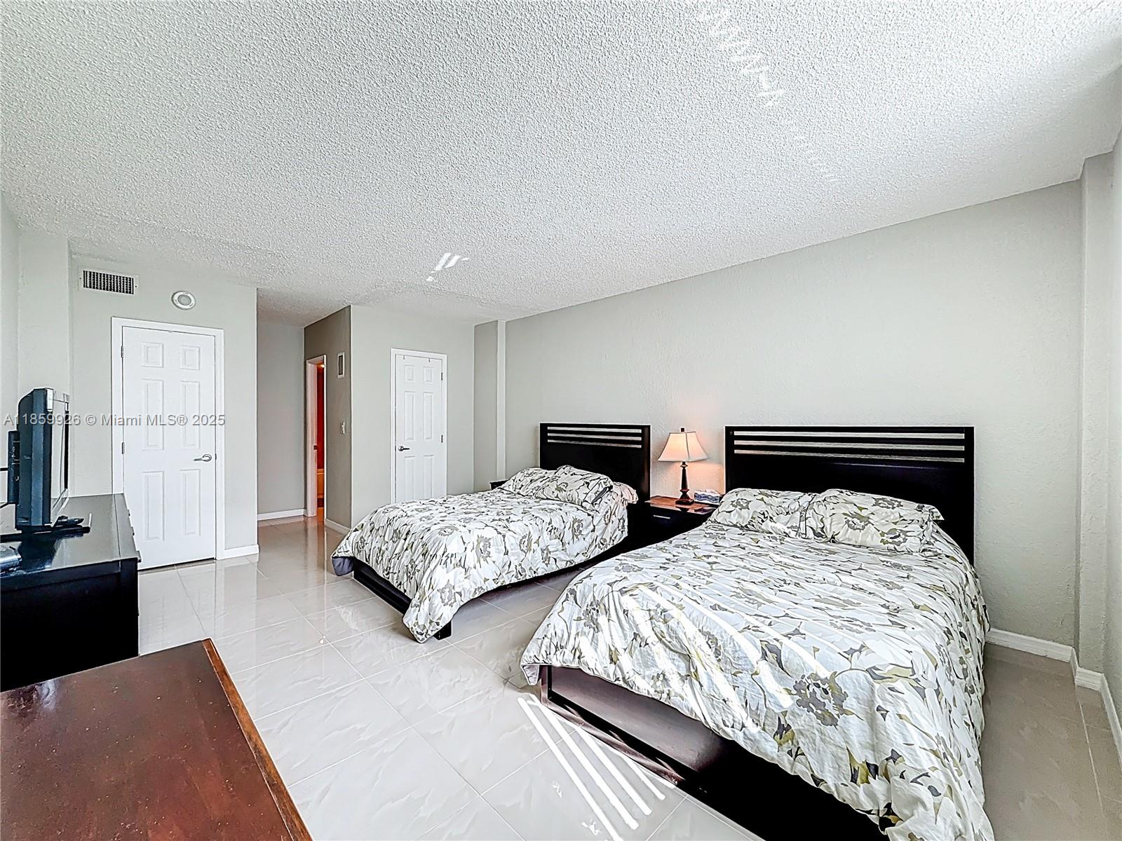 19380 Collins Ave 308 Property Photo 26