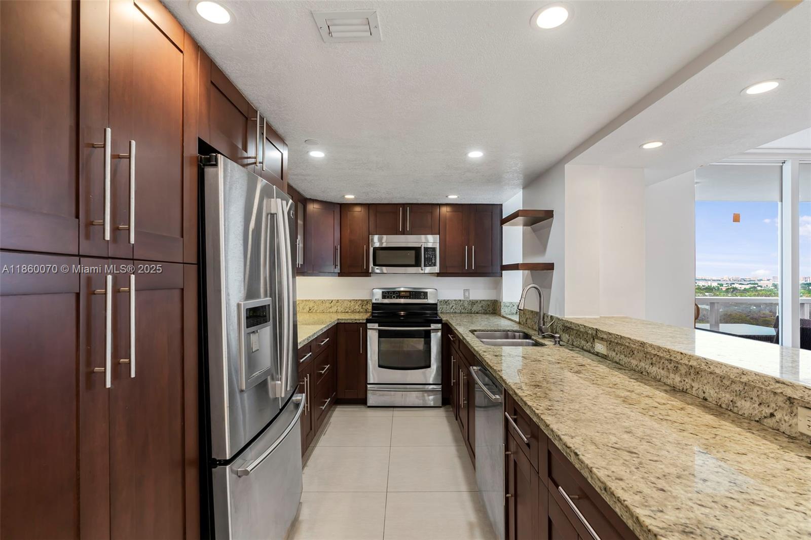 2401 Collins Ave 1808 Property Photo 14
