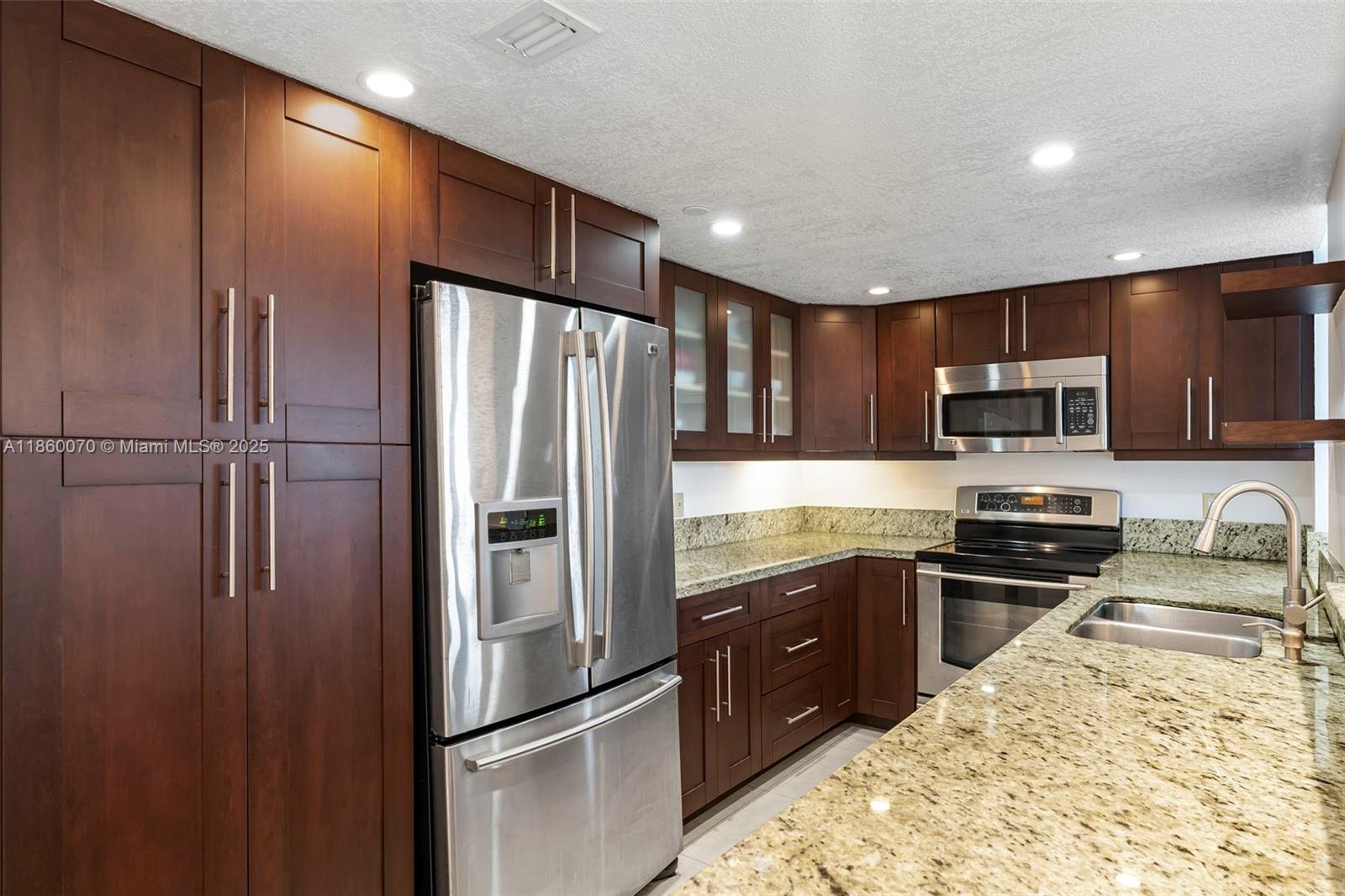 2401 Collins Ave 1808 Property Photo 16