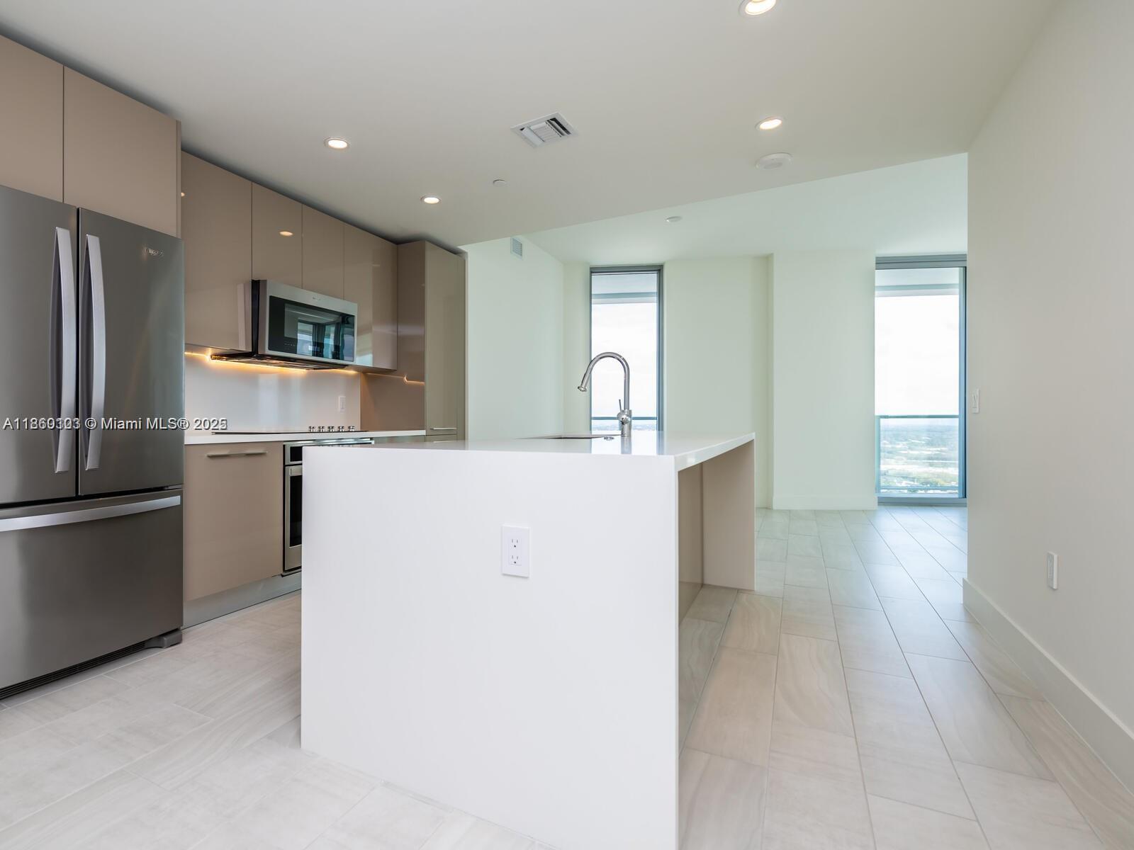 2000 Metropica Way 2509 Property Photo 6