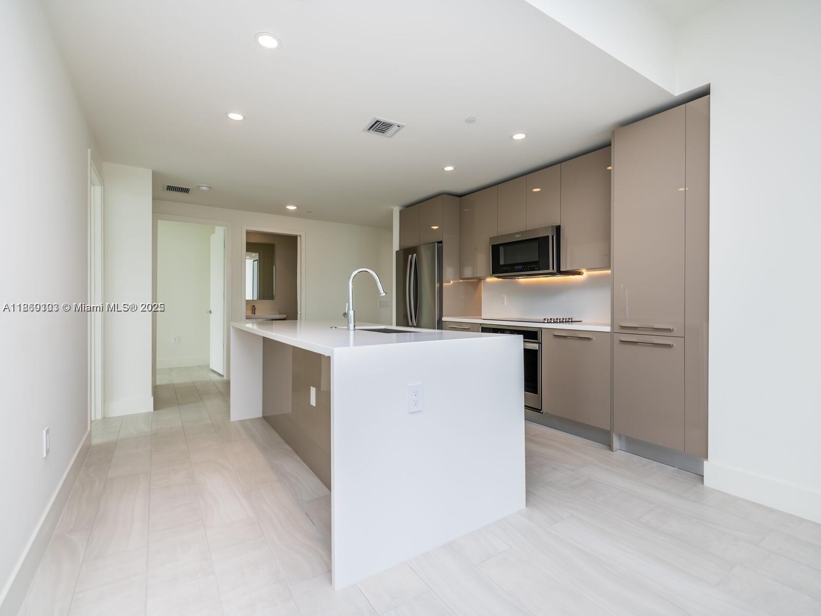 2000 Metropica Way 2509 Property Photo 9
