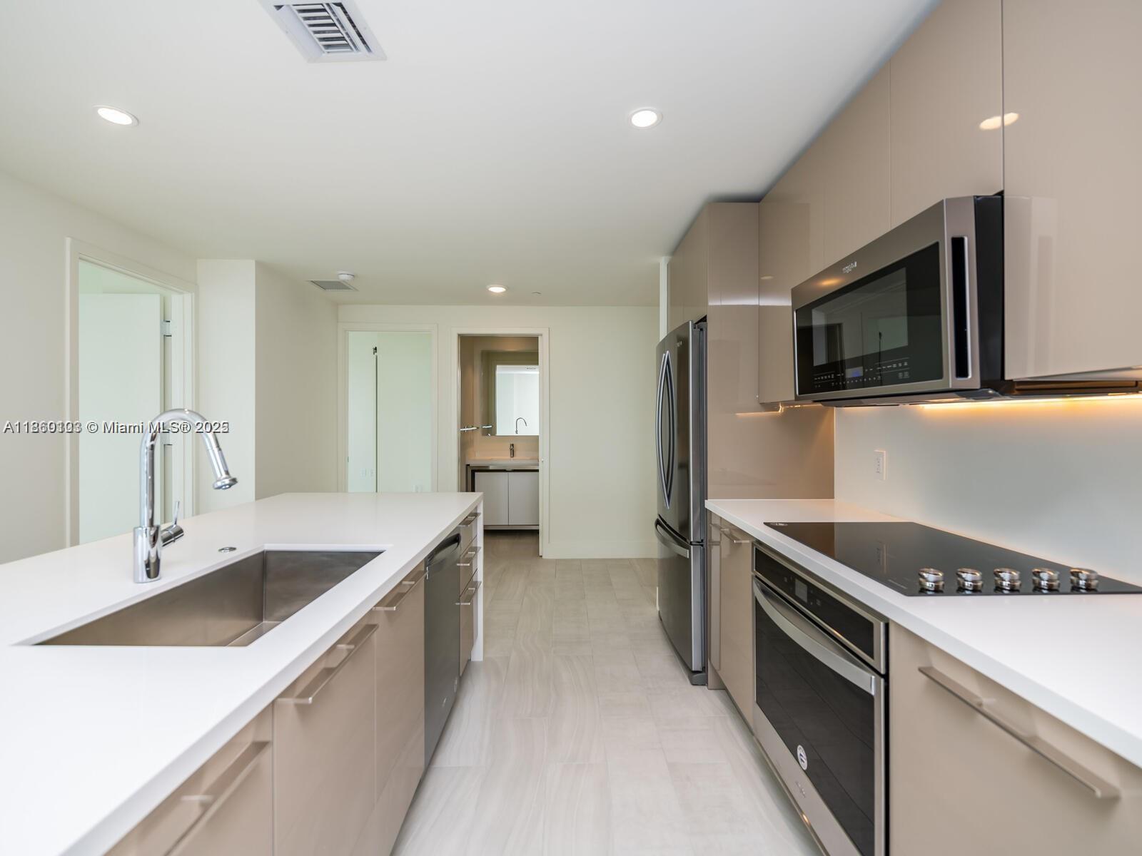 2000 Metropica Way 2509 Property Photo 10