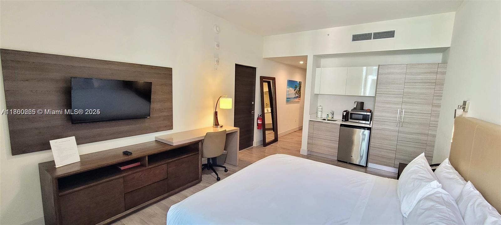 777 N Ocean Dr S409 Property Photo 5