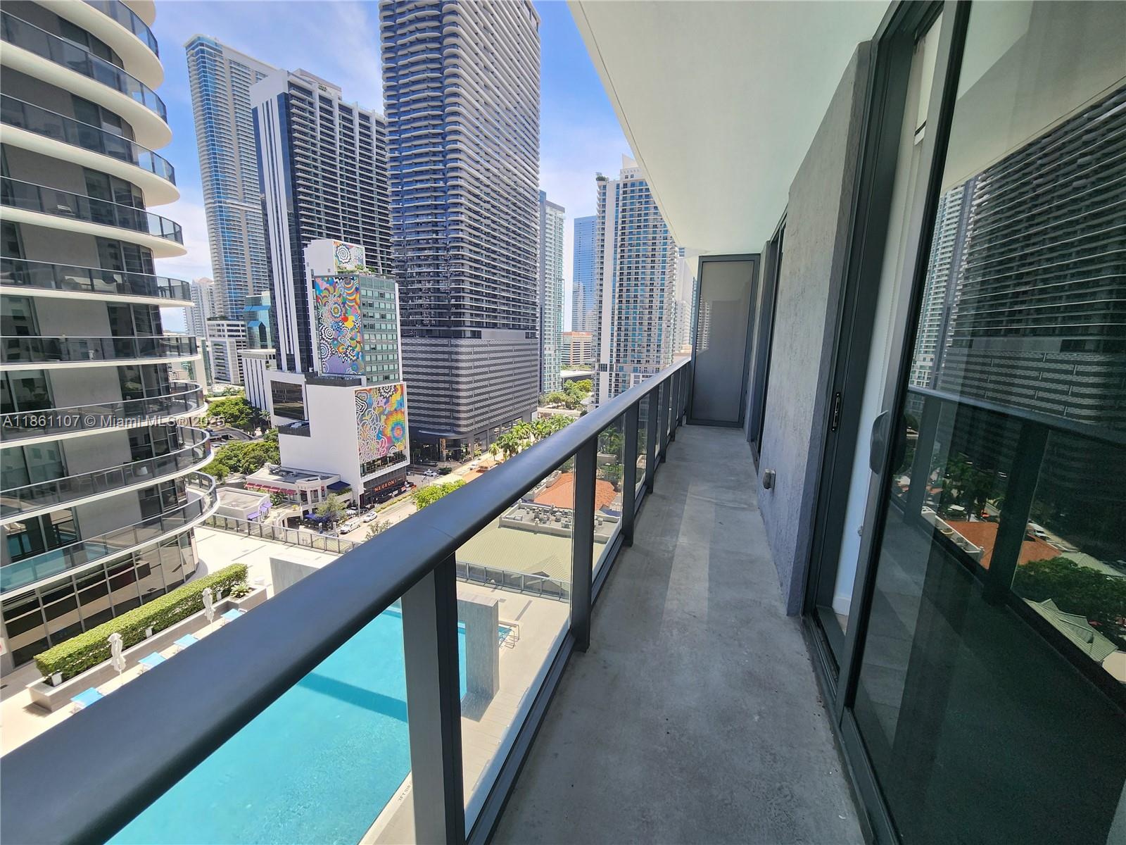 55 Sw 9th St 1402 Property Photo 2