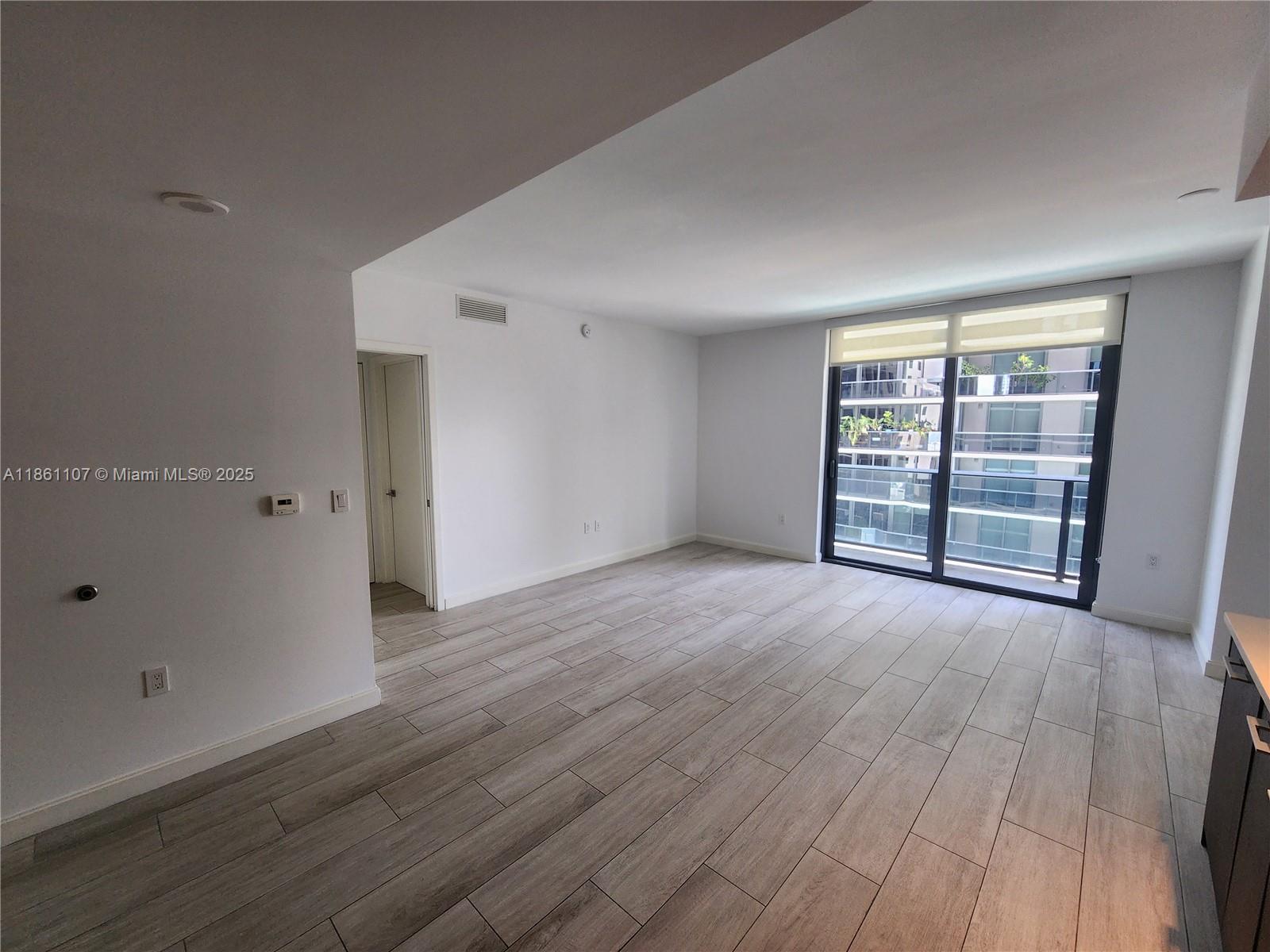 55 Sw 9th St 1402 Property Photo 4