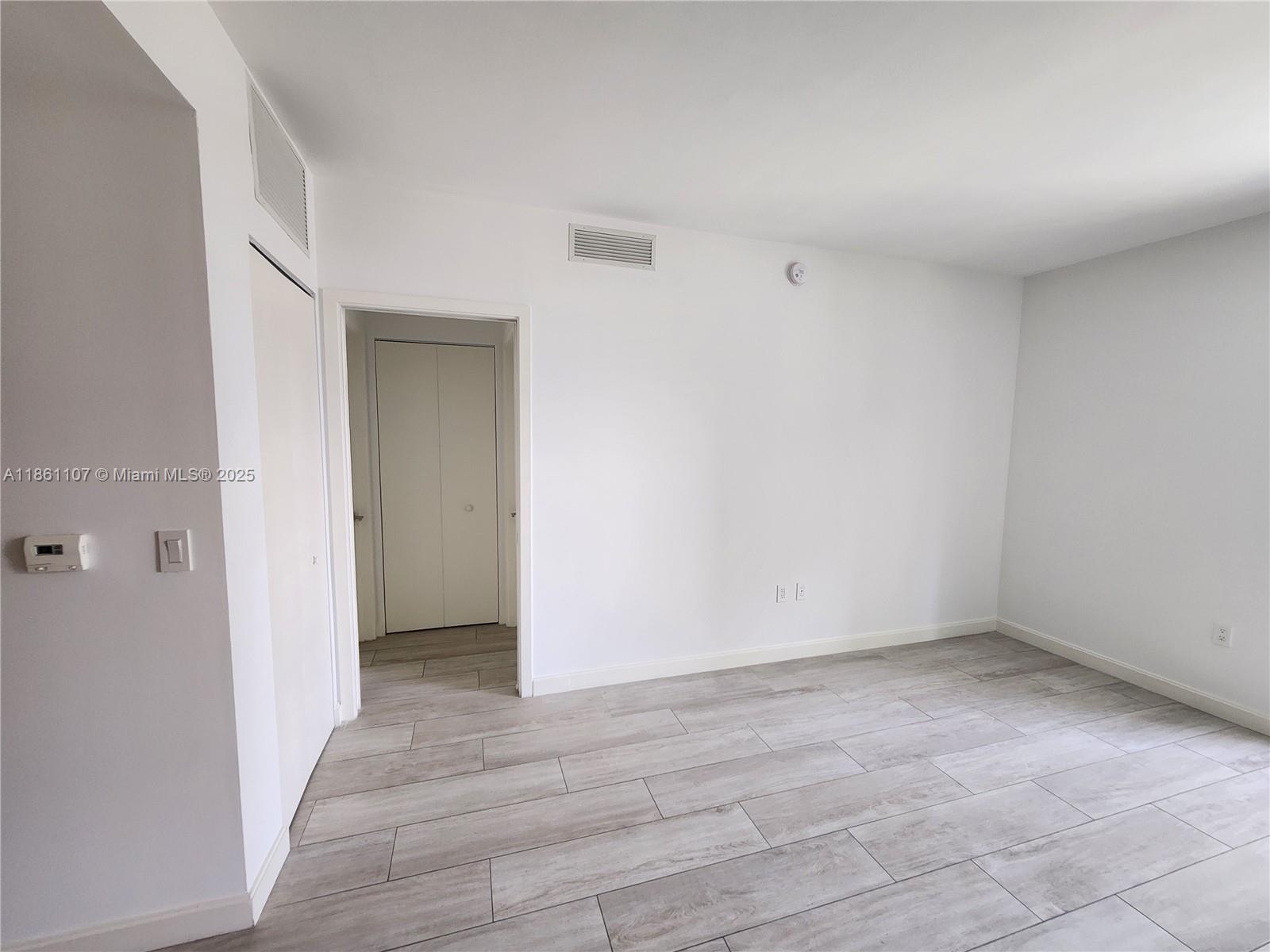 55 Sw 9th St 1402 Property Photo 7