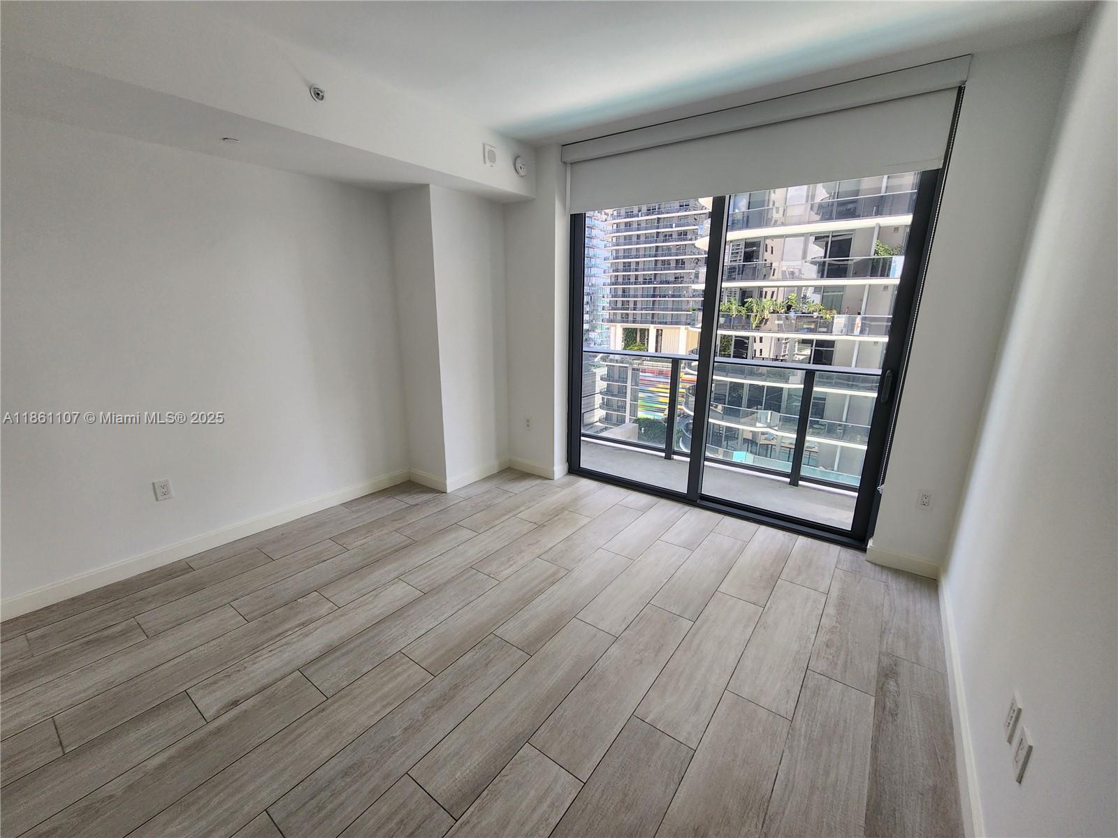 55 Sw 9th St 1402 Property Photo 8