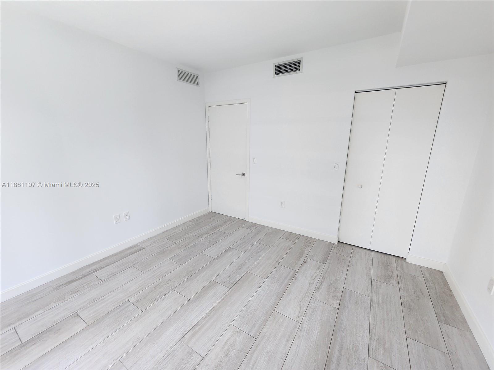 55 Sw 9th St 1402 Property Photo 9