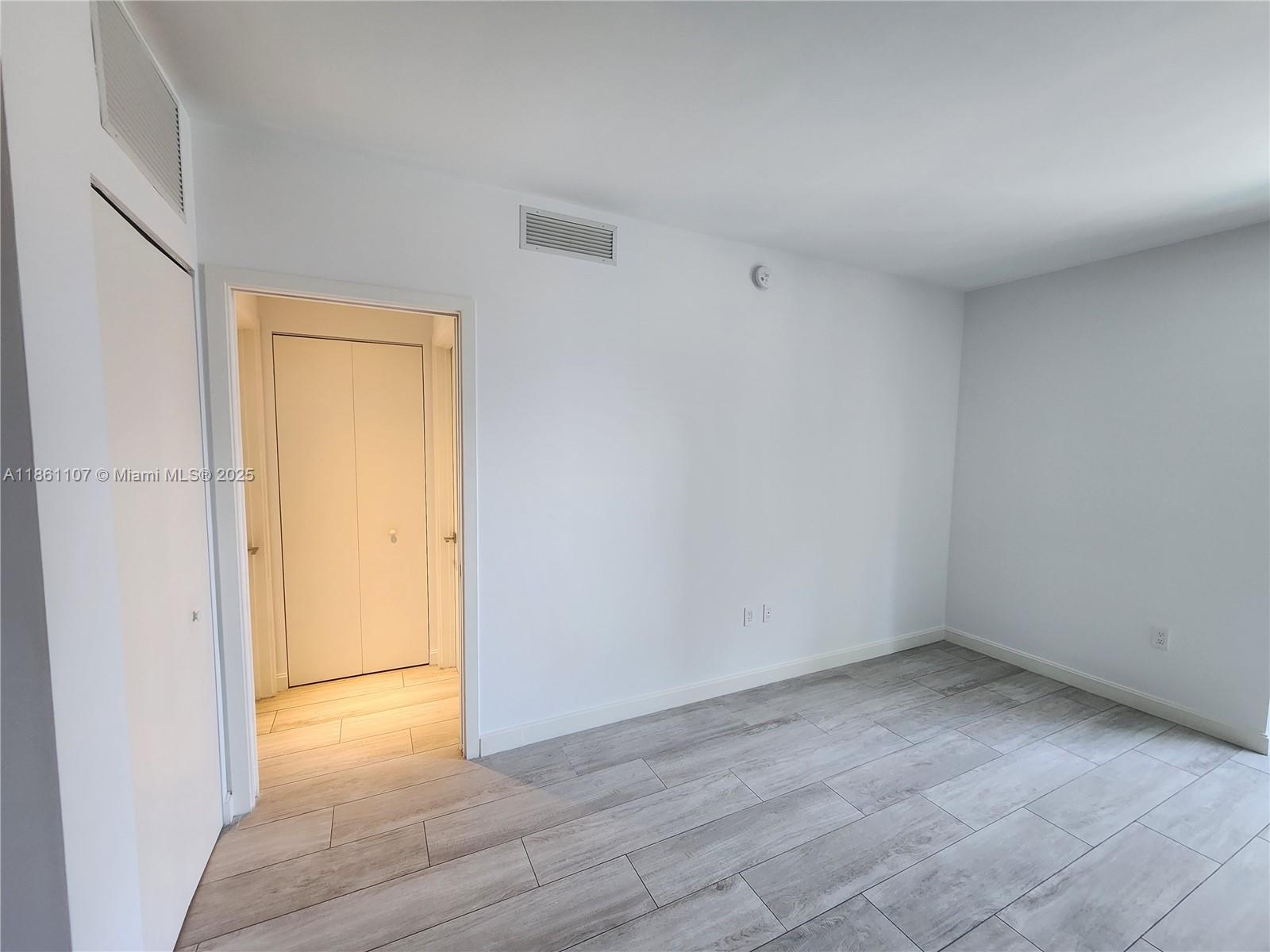 55 Sw 9th St 1402 Property Photo 10