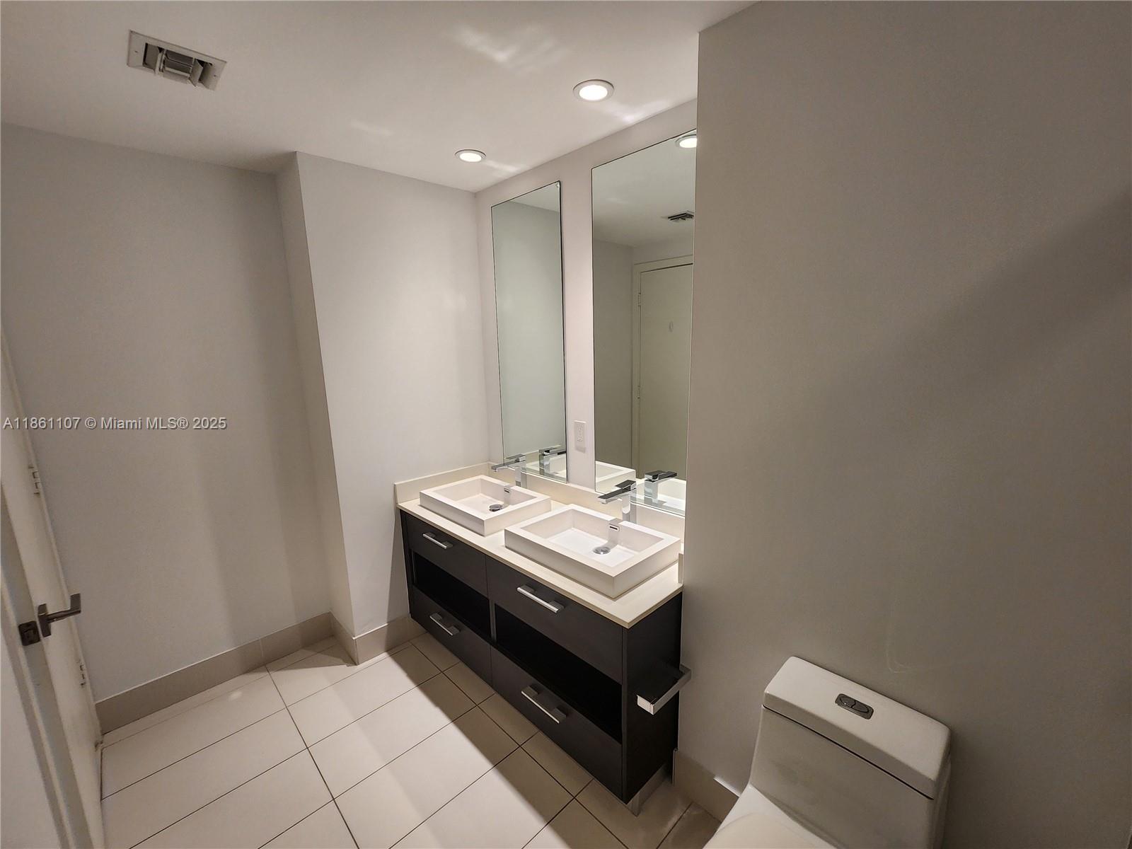 55 Sw 9th St 1402 Property Photo 12