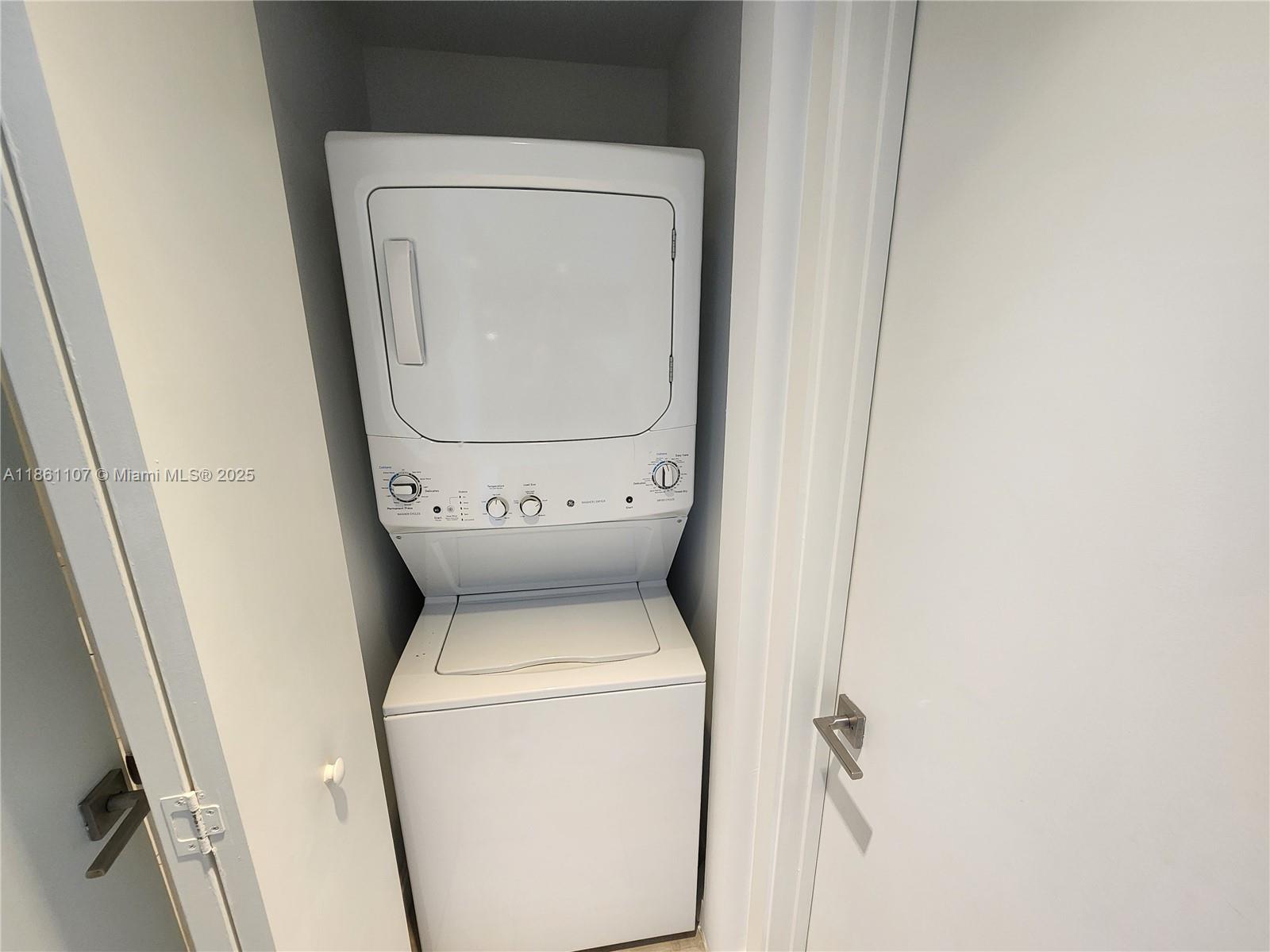 55 Sw 9th St 1402 Property Photo 15