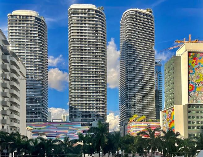 55 Sw 9th St 1402 Property Photo 17