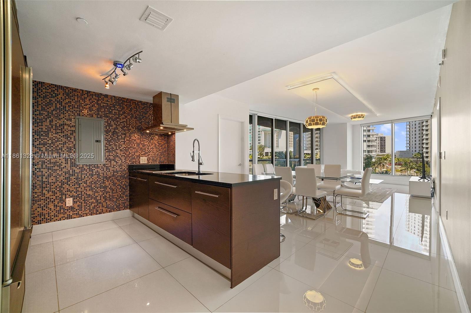495 Brickell Ave 402 Property Photo 1