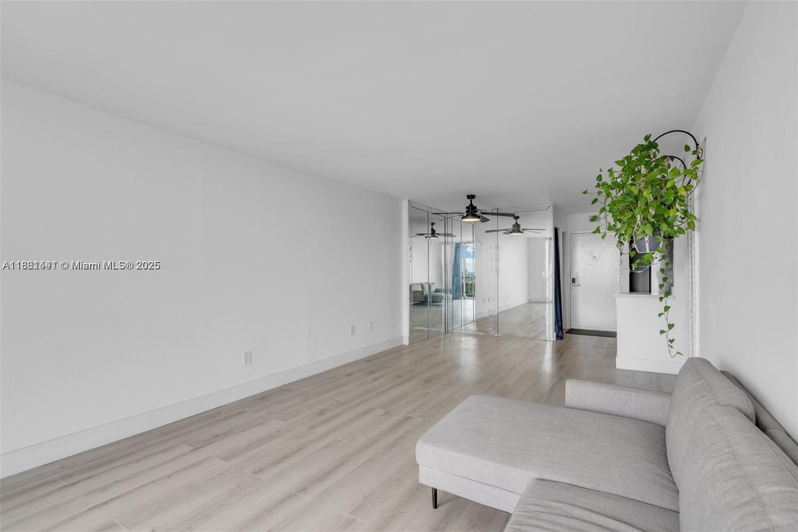 6900 Bay Dr 11f Property Photo 4