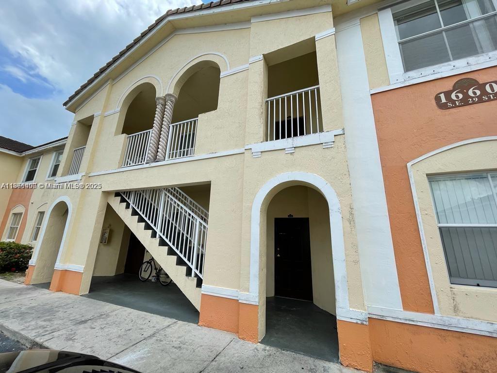 1660 Se 29th St 200 Property Photo 2