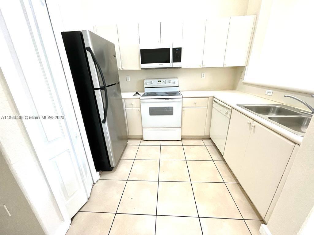 1660 Se 29th St 200 Property Photo 3