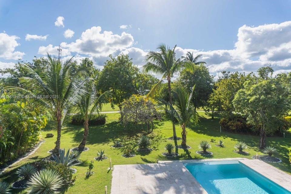 A11861916 Property Photo 3
