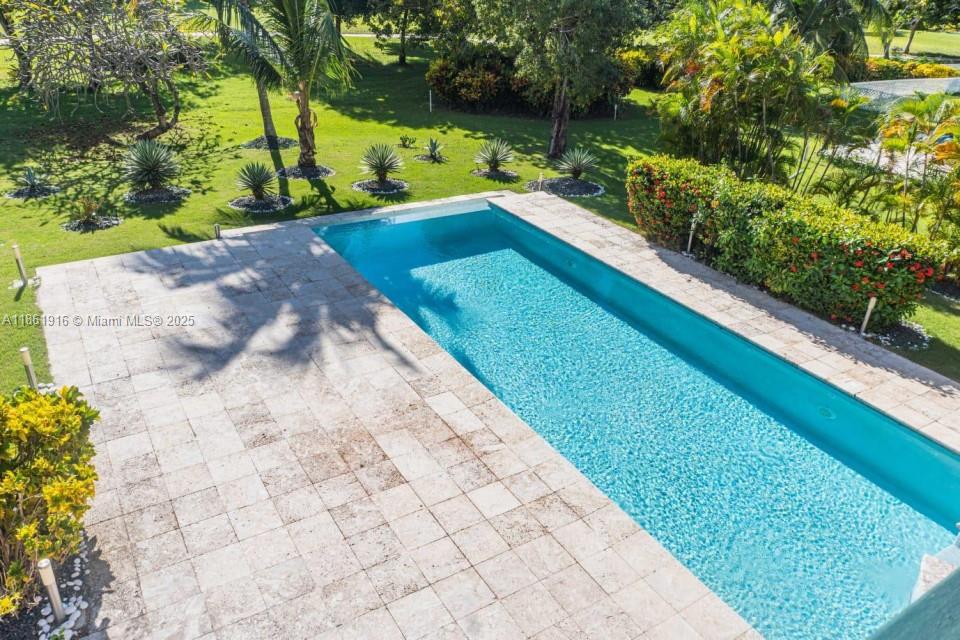 A11861916 Property Photo 4