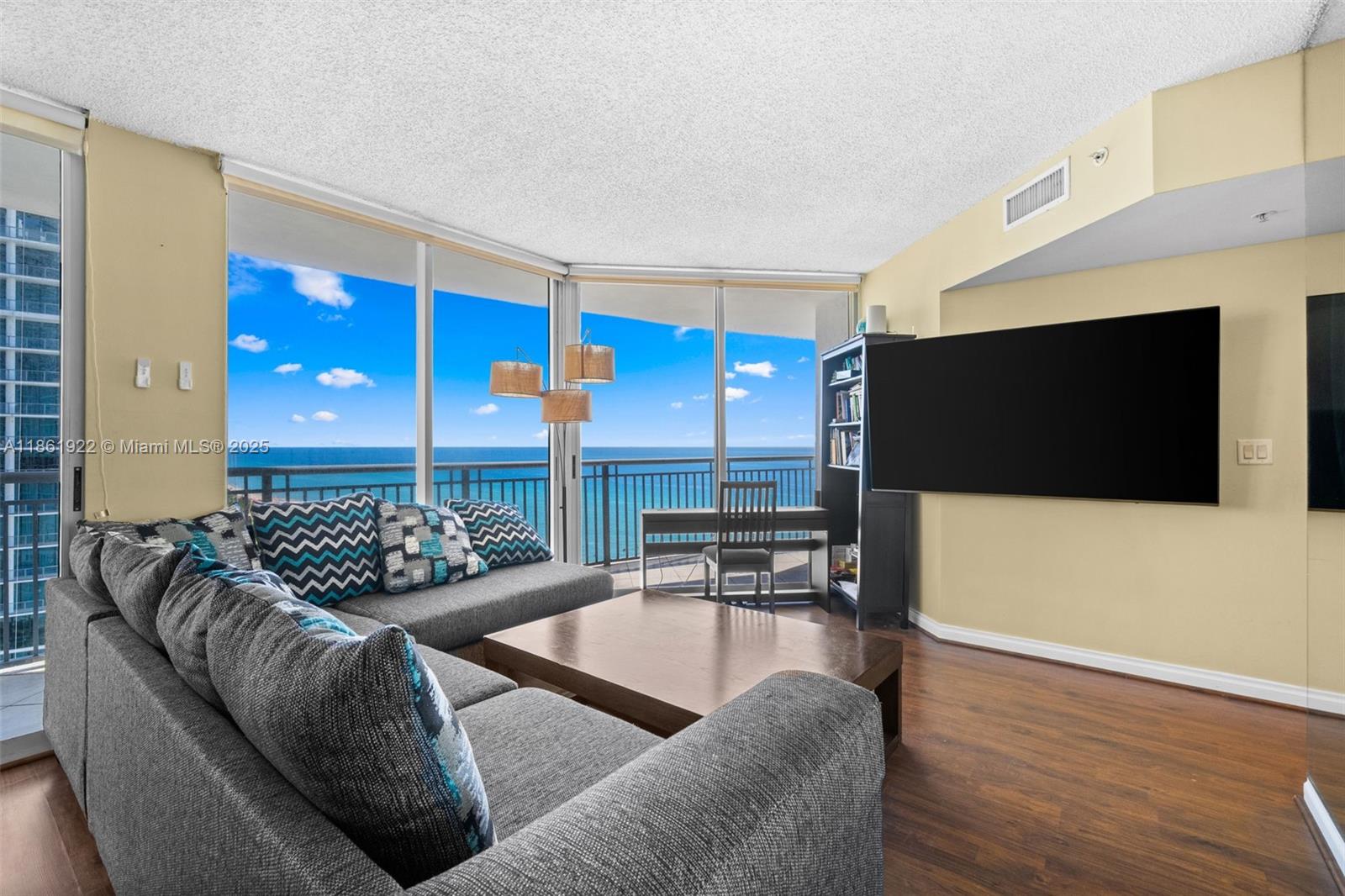 A11861922 Property Photo 14