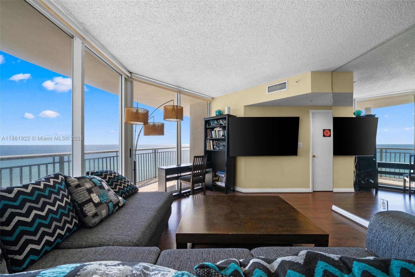 A11861922 Property Photo 15