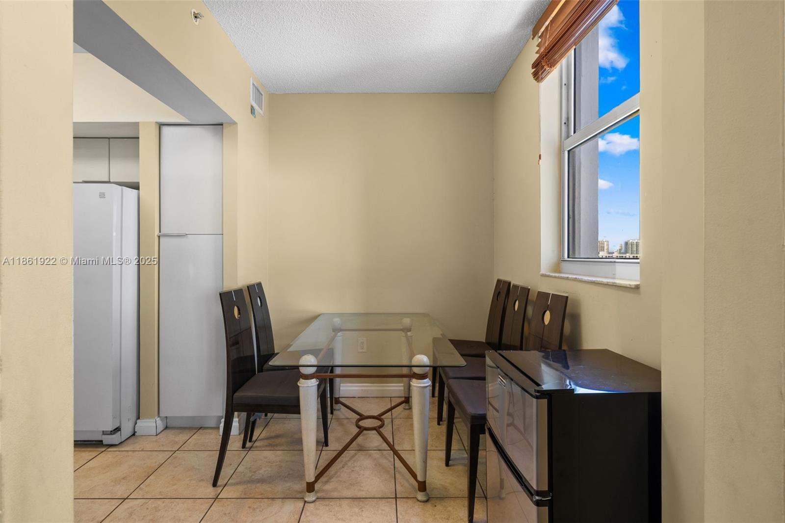 A11861922 Property Photo 16