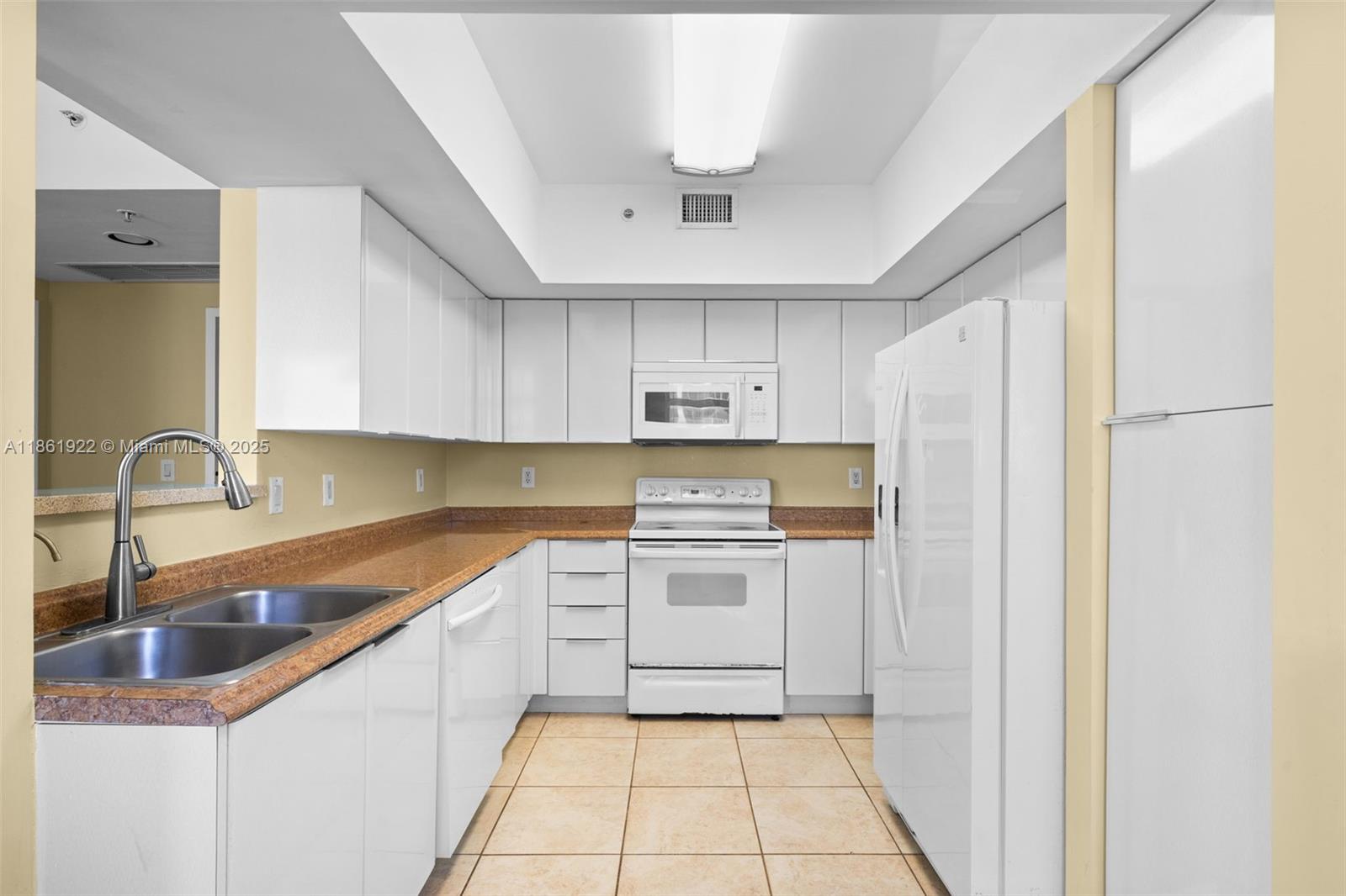 A11861922 Property Photo 17