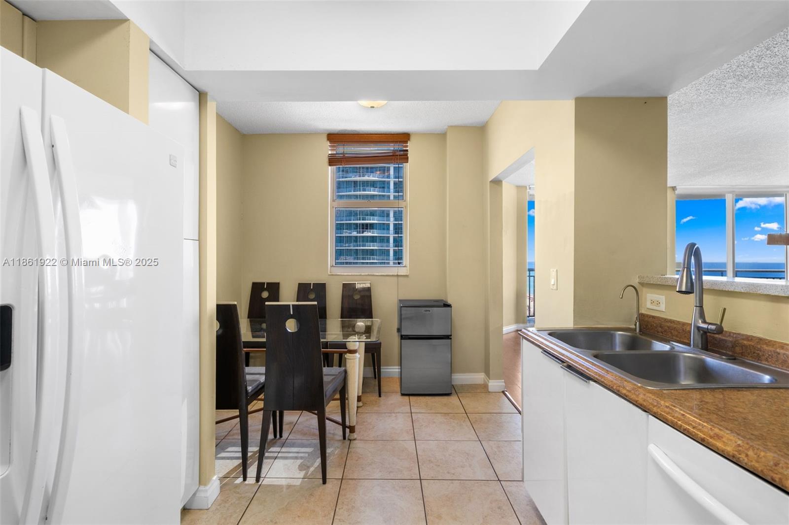 A11861922 Property Photo 18