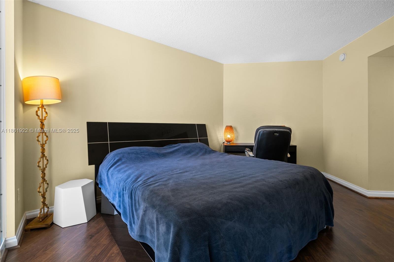 A11861922 Property Photo 20