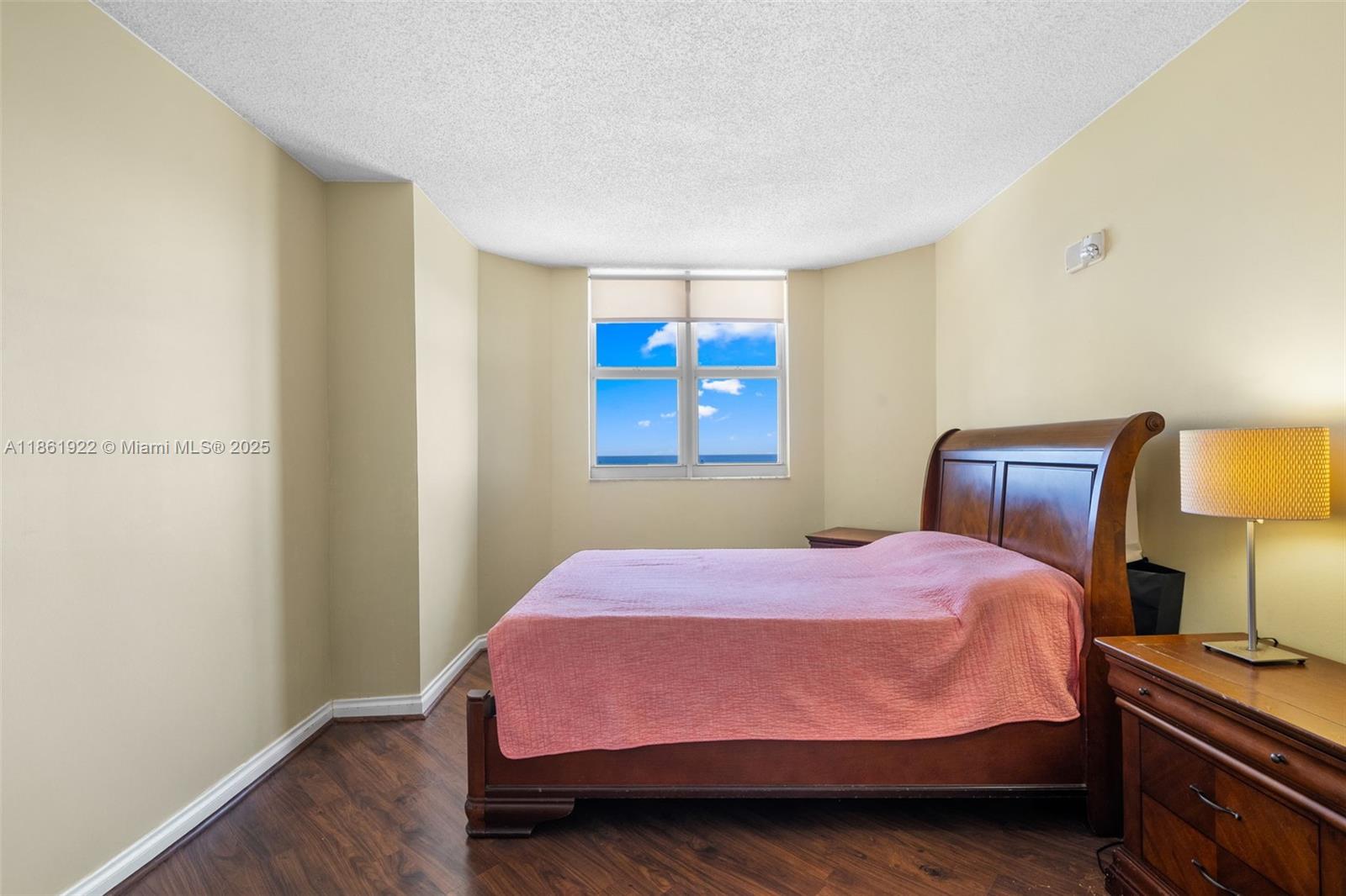 A11861922 Property Photo 25