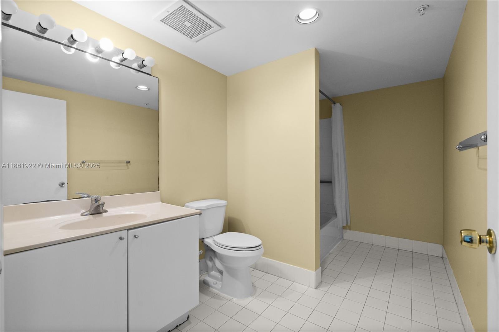 A11861922 Property Photo 26
