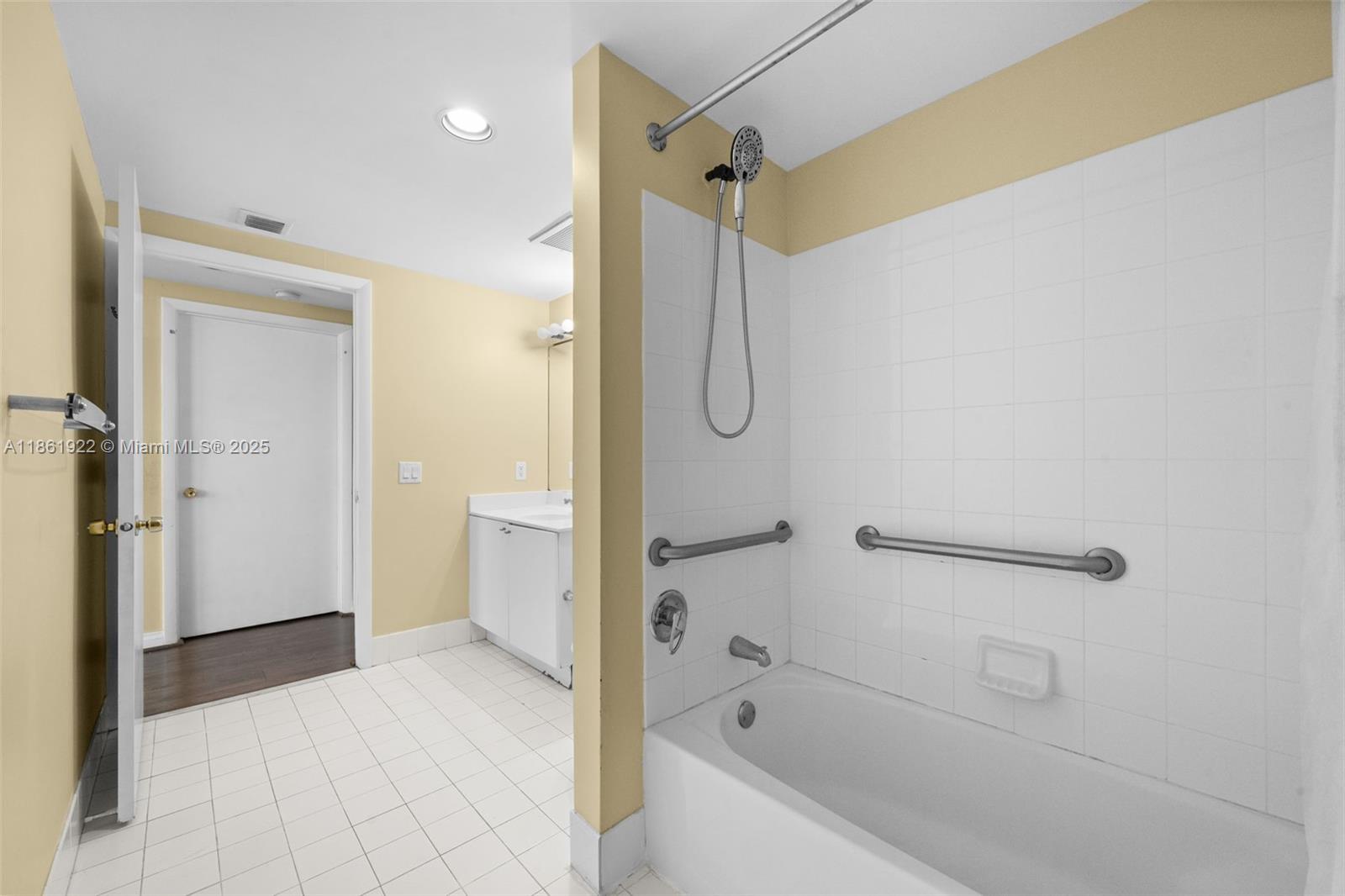 A11861922 Property Photo 27