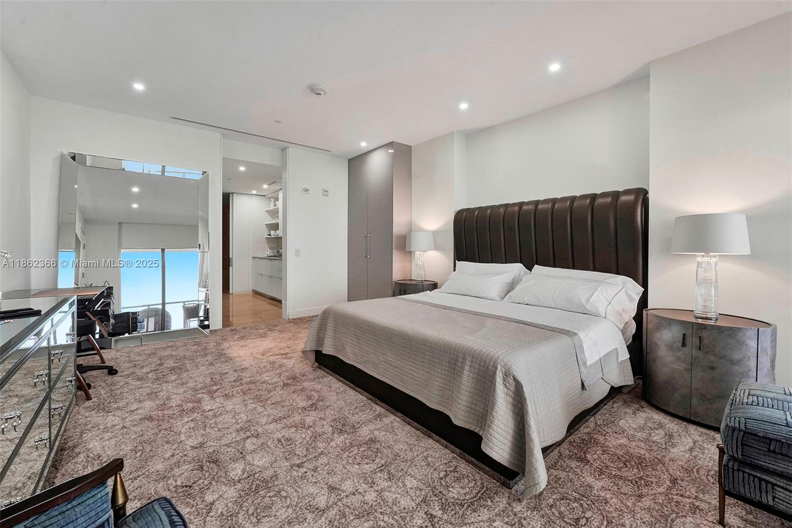 A11862366 Property Photo 32