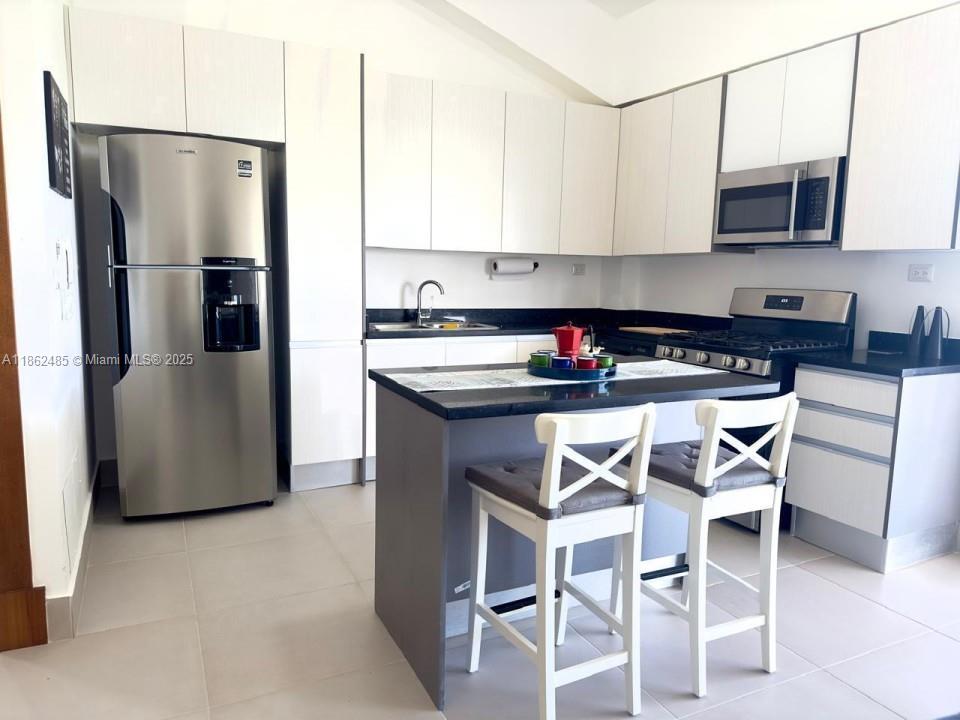 A11862485 Property Photo 3