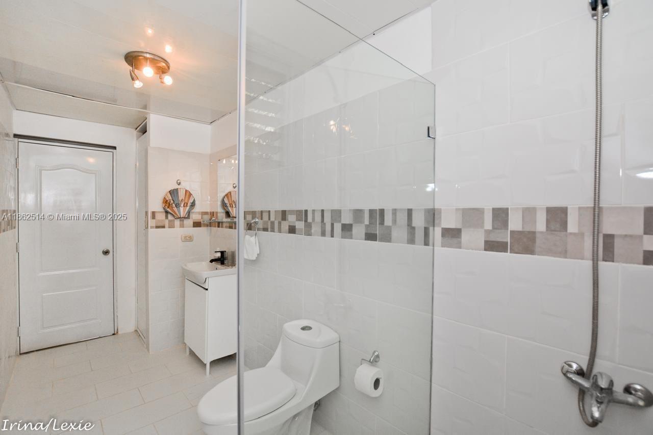A11862514 Property Photo 10