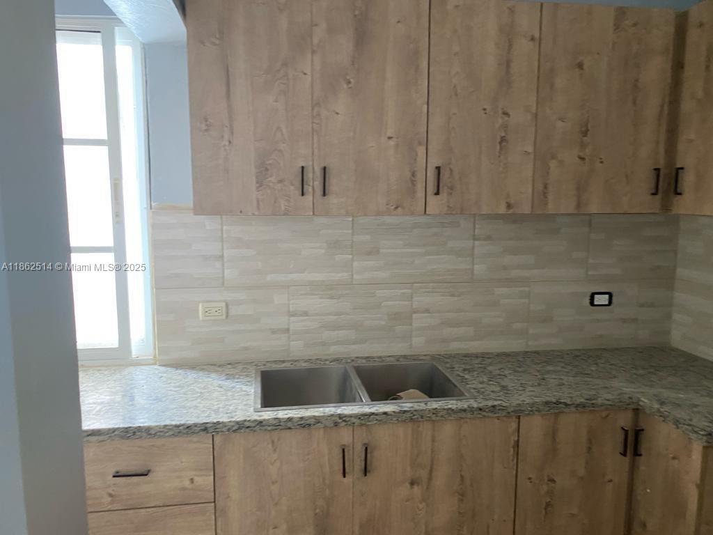 A11862514 Property Photo 11