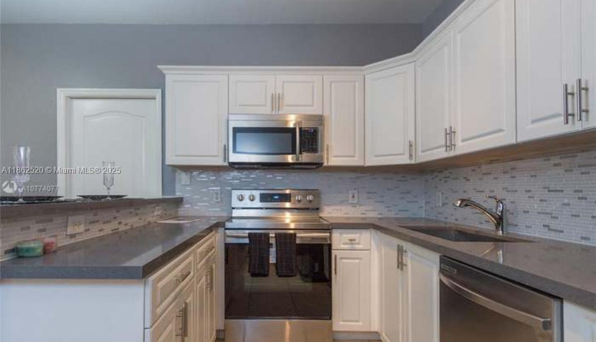 7579 Nw 174th Ter 7579 Property Photo 3