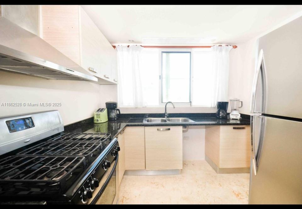 A11862528 Property Photo 3