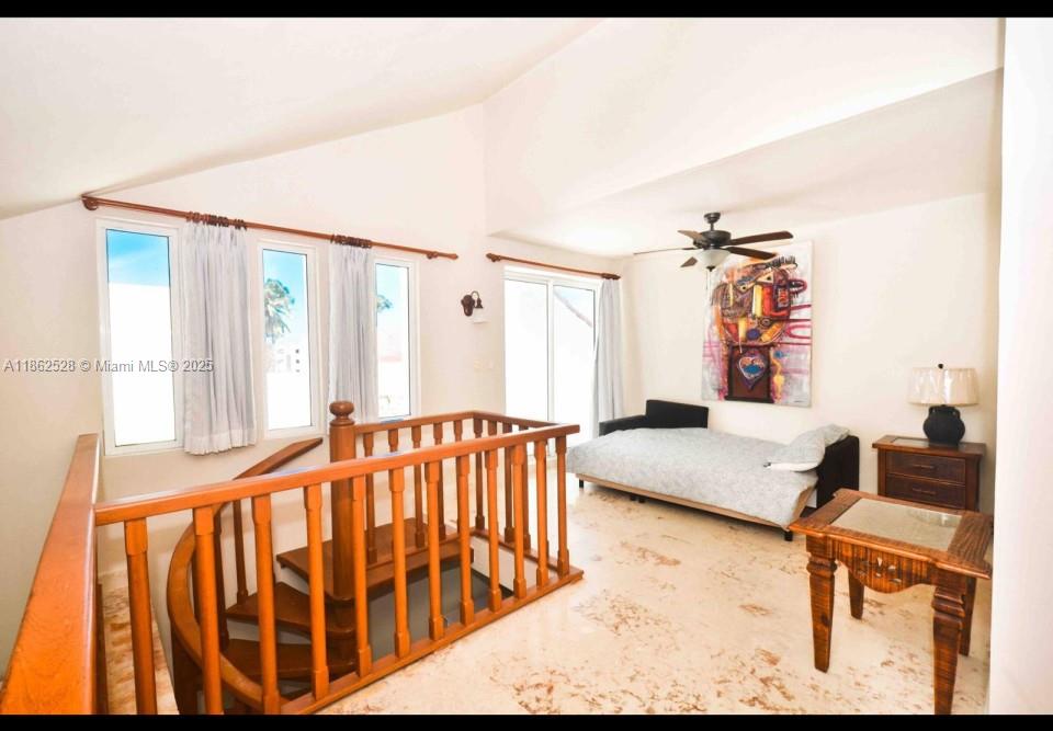 A11862528 Property Photo 4