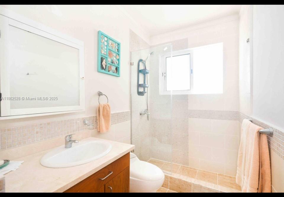 A11862528 Property Photo 7