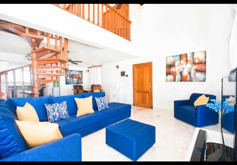 A11862528 Property Photo 10