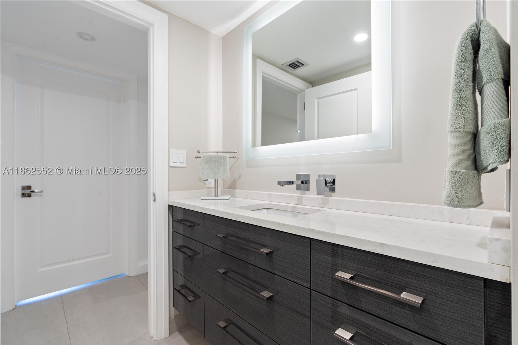 2100 S Ocean Ln 506 Property Photo 29