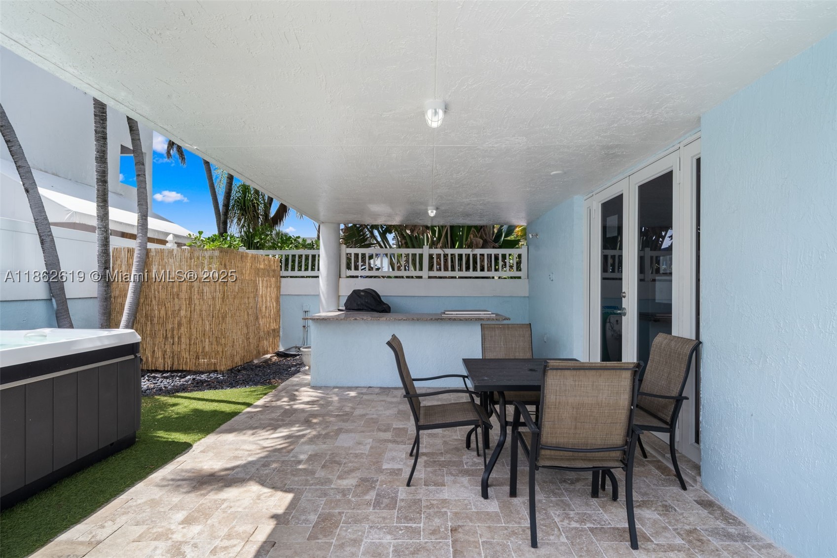 311 N Surf Rd 311 Property Photo 28