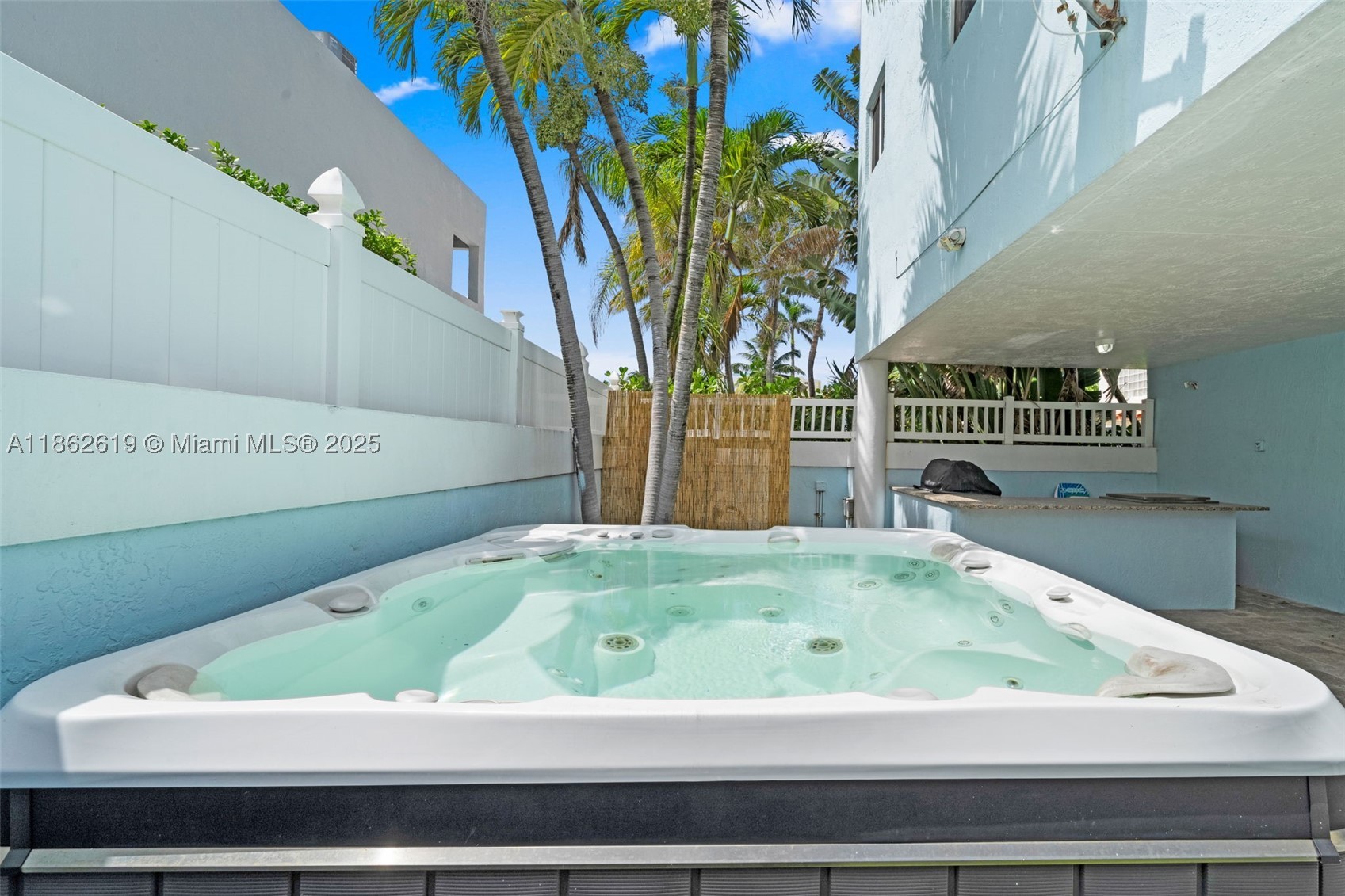 311 N Surf Rd 311 Property Photo 31