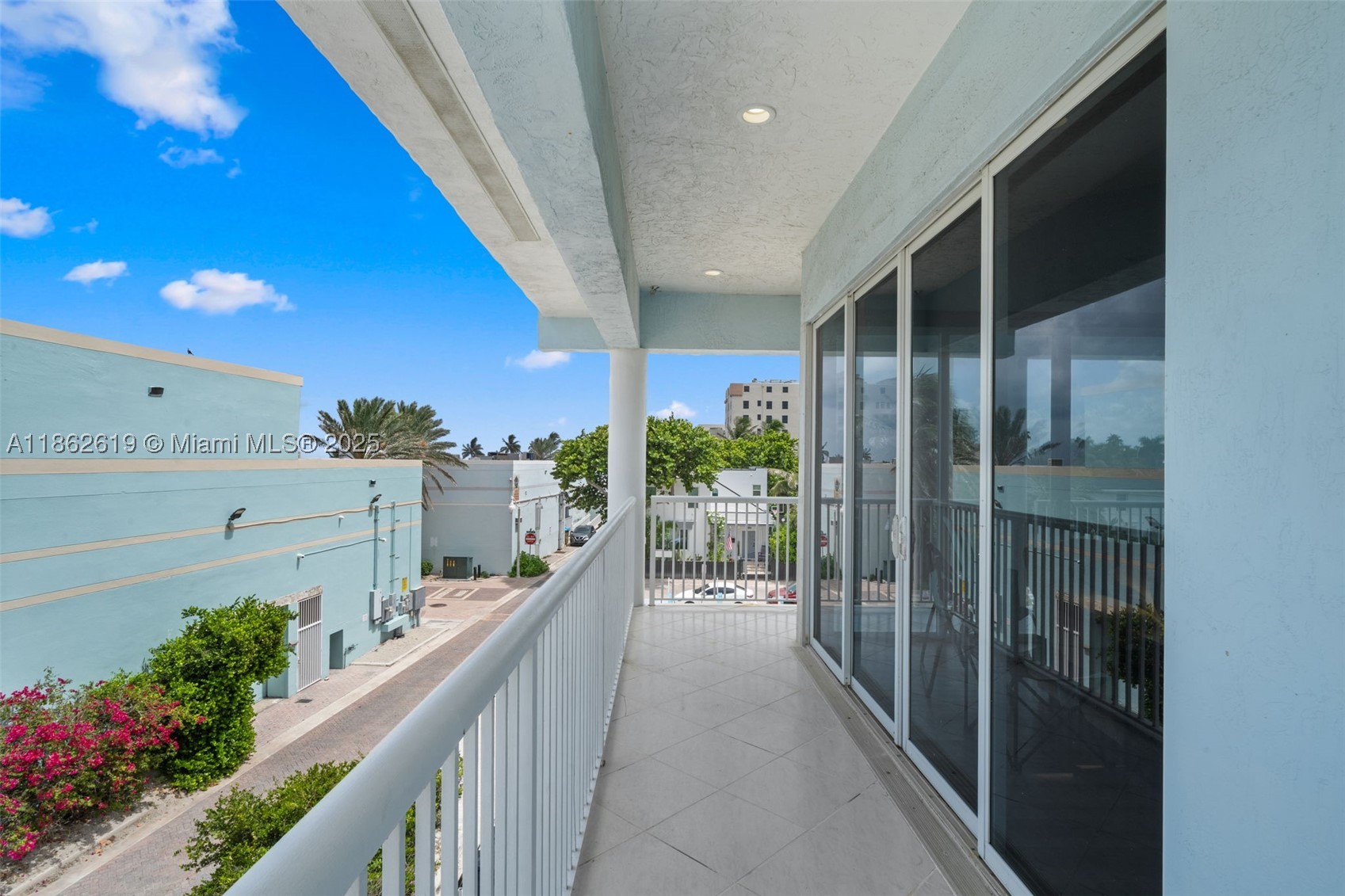 311 N Surf Rd 311 Property Photo 33