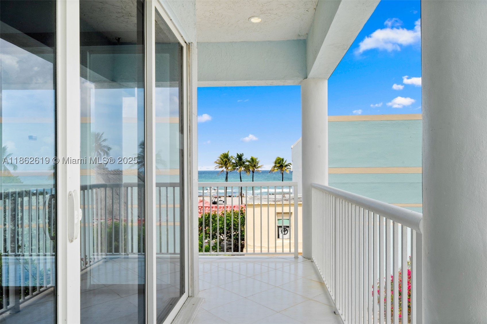 311 N Surf Rd 311 Property Photo 35