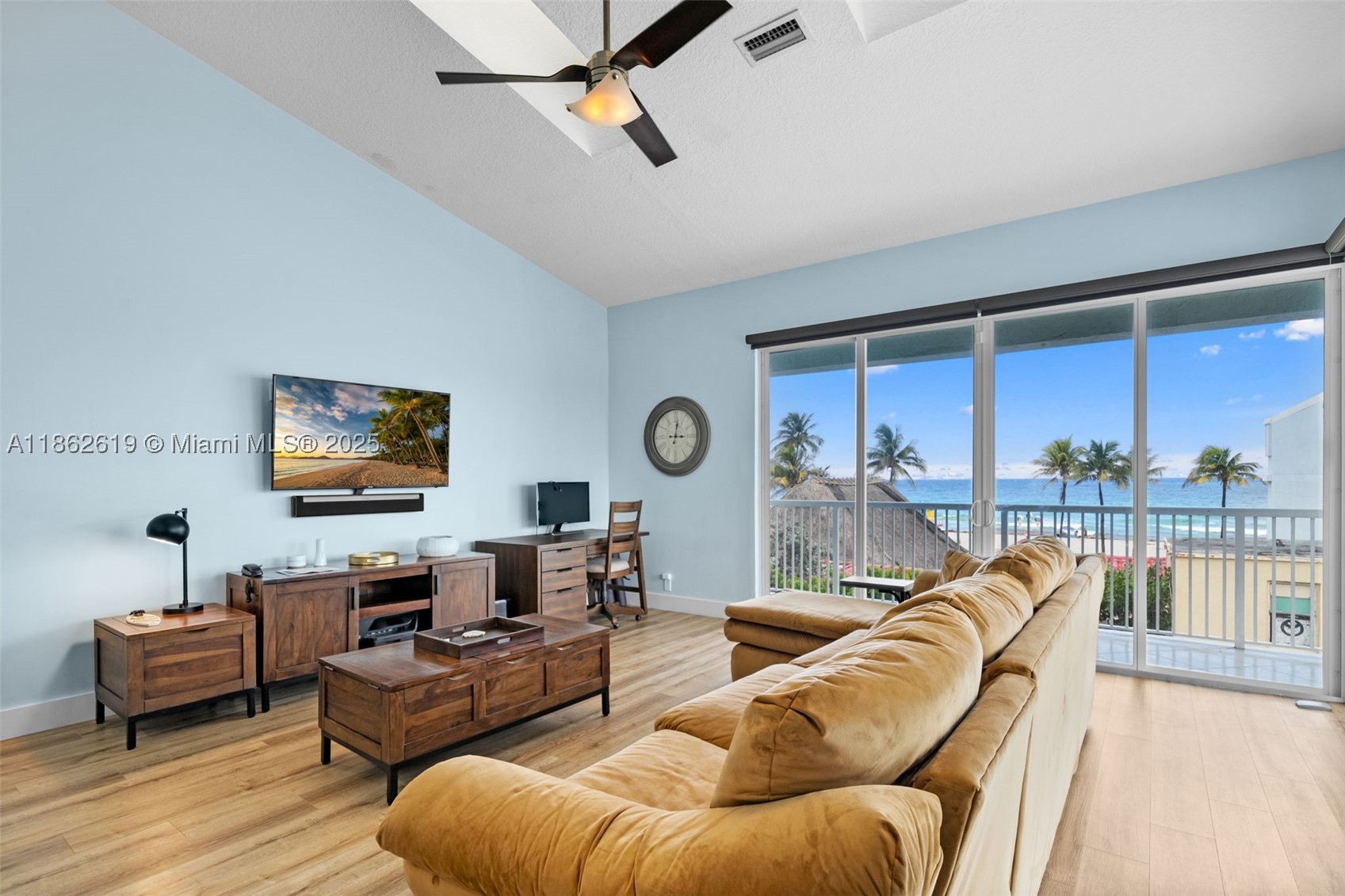 311 N Surf Rd 311 Property Photo 44