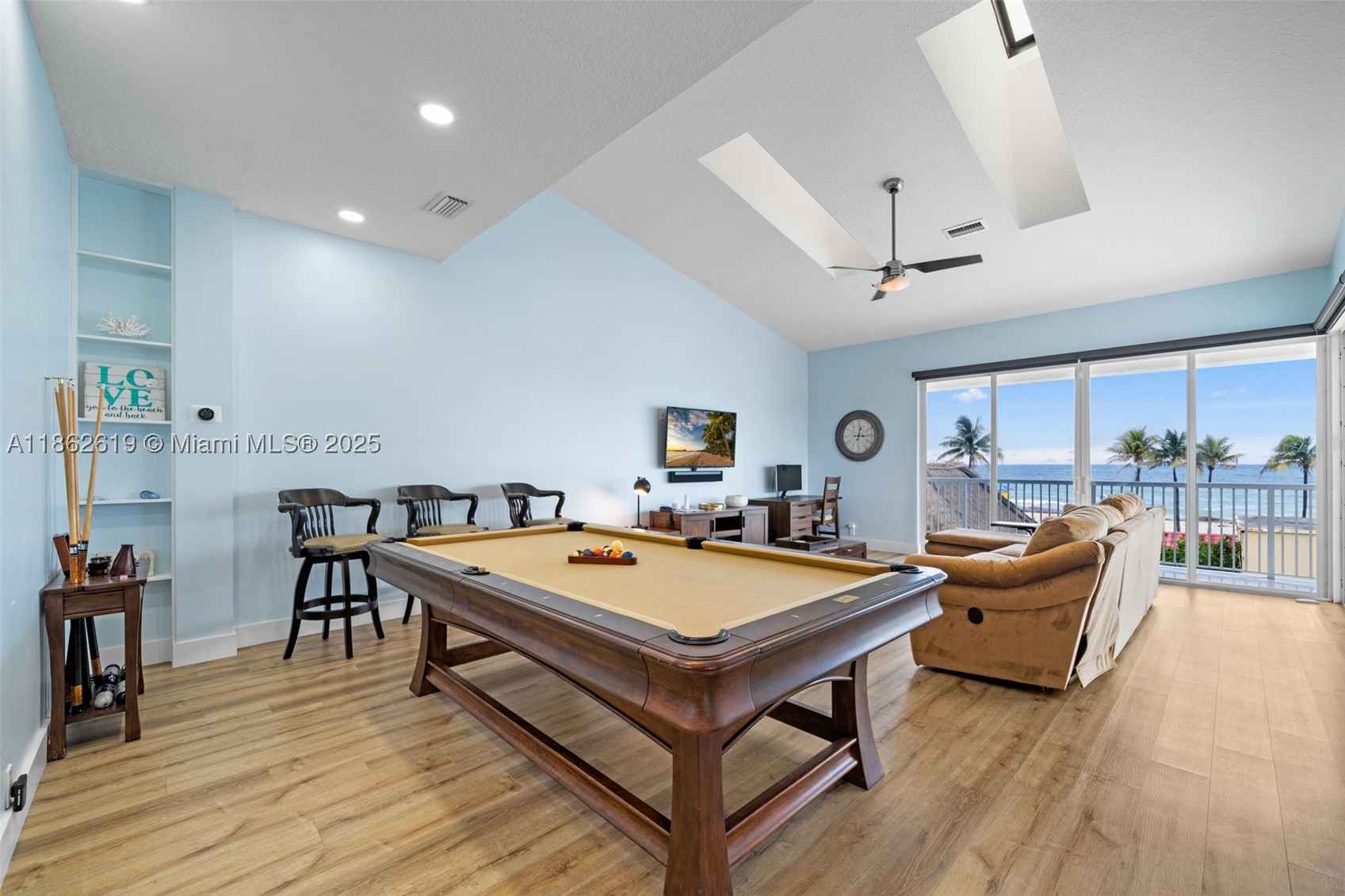 311 N Surf Rd 311 Property Photo 45